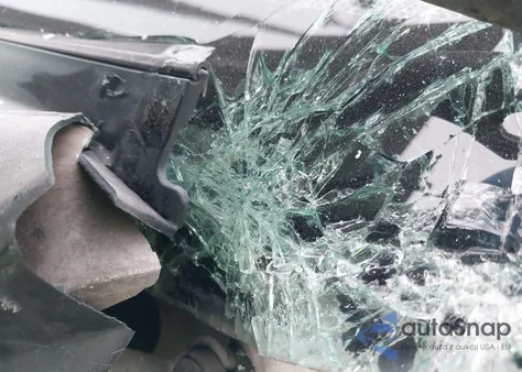 2011 Toyota Sienna Le V6 z USA, uszkodzony, nr VIN 5TDKK3DC4BS145664